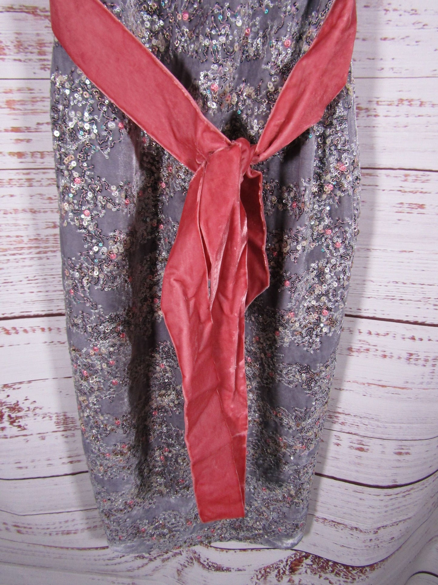 Badgley Mischka Women's Gray Sequined Velvet Sheath Belted Dress Size 2