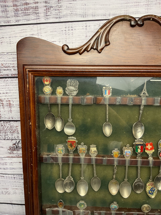 Bombay Company Souvenir Spoon Case 33 Spoons Travel Europe France