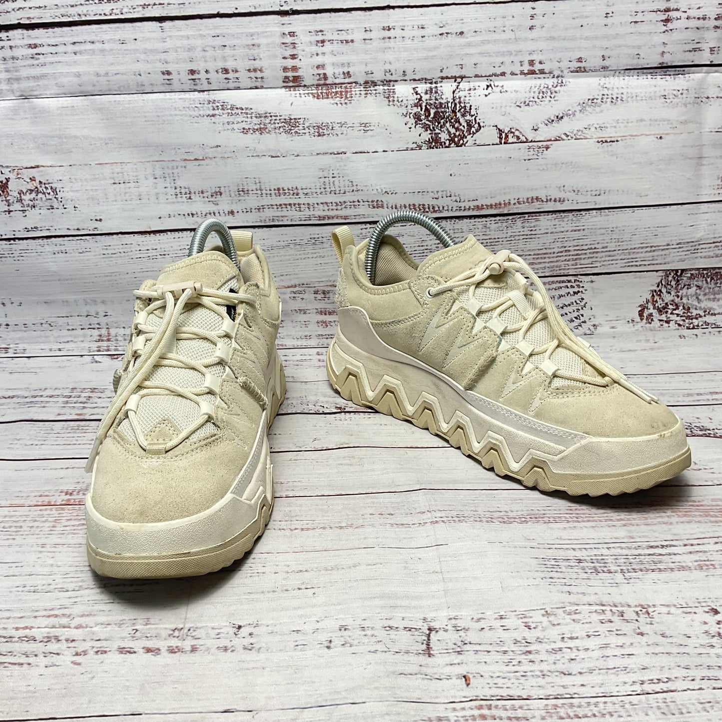 Ugg CapTrail Beige Low Suede Sneaker Shoe Women Size 7