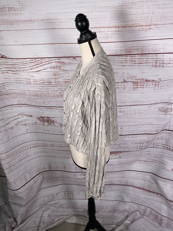 John Varvatos Crop Ruffle Stripe Button Long Sleeve Top Size L Grey