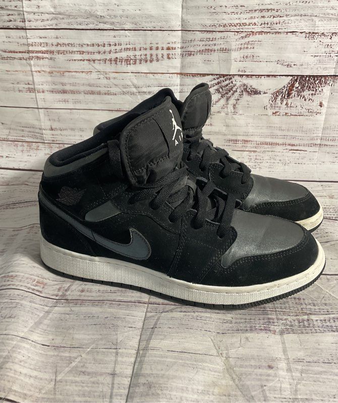 Nike Air Jordan 1 Mid Youth Black/White BQ6931-012 Size 6.5Y