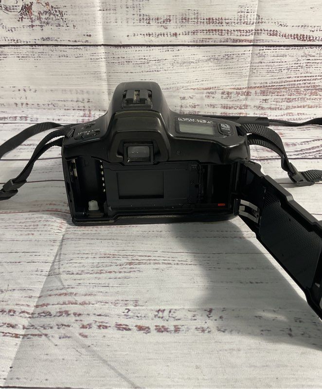 Minolta Maxxum 300Si Film SLR with 35-70mm & 70-210 Lens