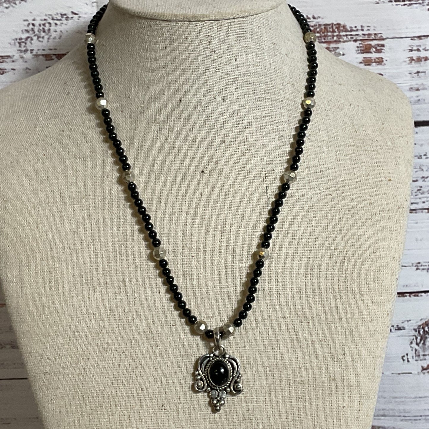 VTG. Sterling Silver Clasp & Pendant Onyx Beaded 18" Necklace