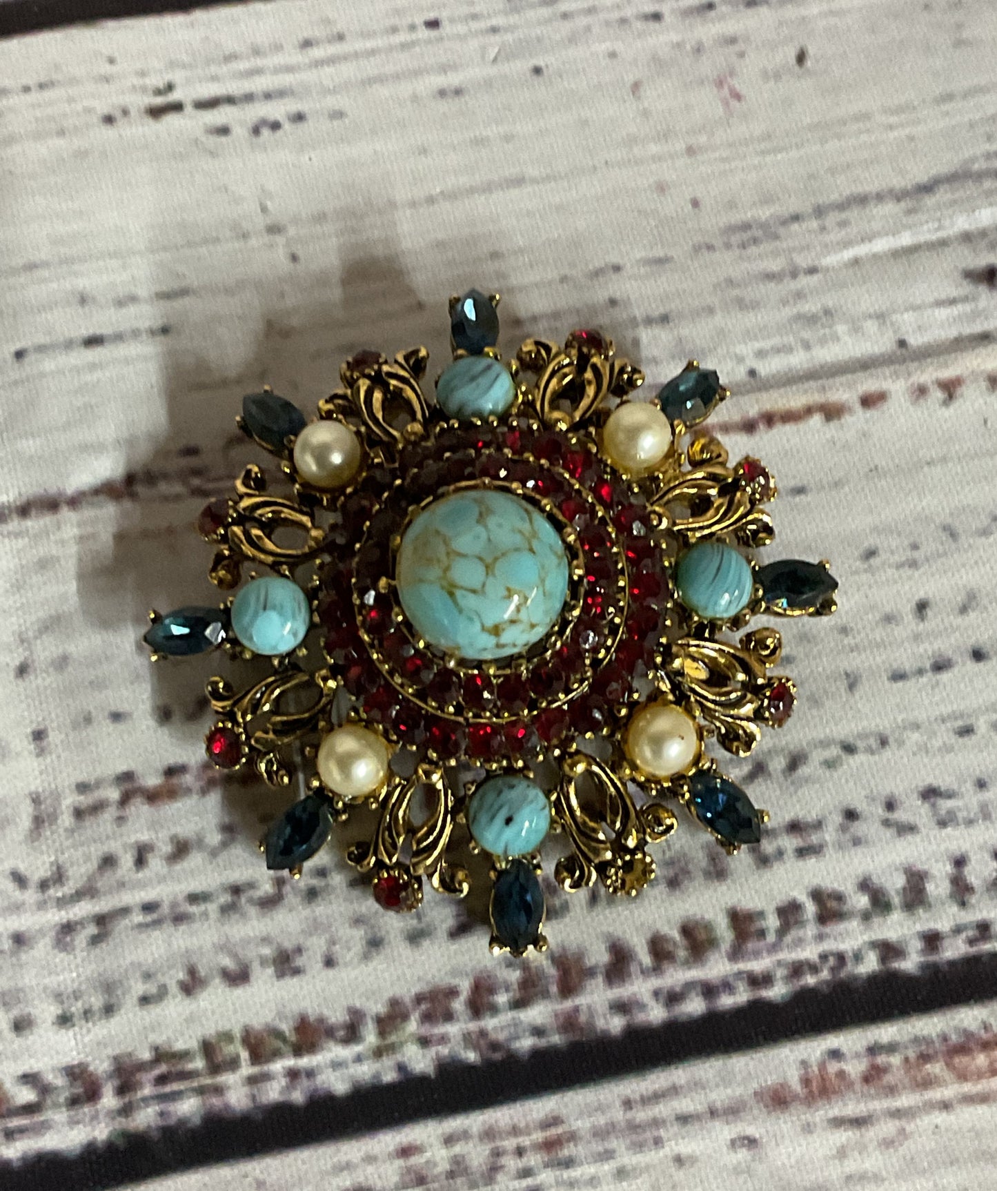 Karu gold tone Vintage Brooch